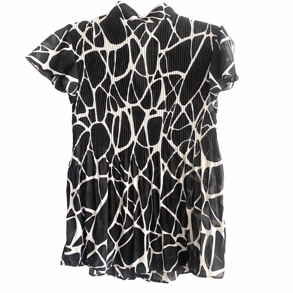 ⭐️ Pretty animal graphic print top, stretchy - Picture 3 of 16